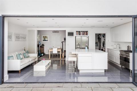 St Michaels Mount Cotmandene, Dorking, RH4 2BN