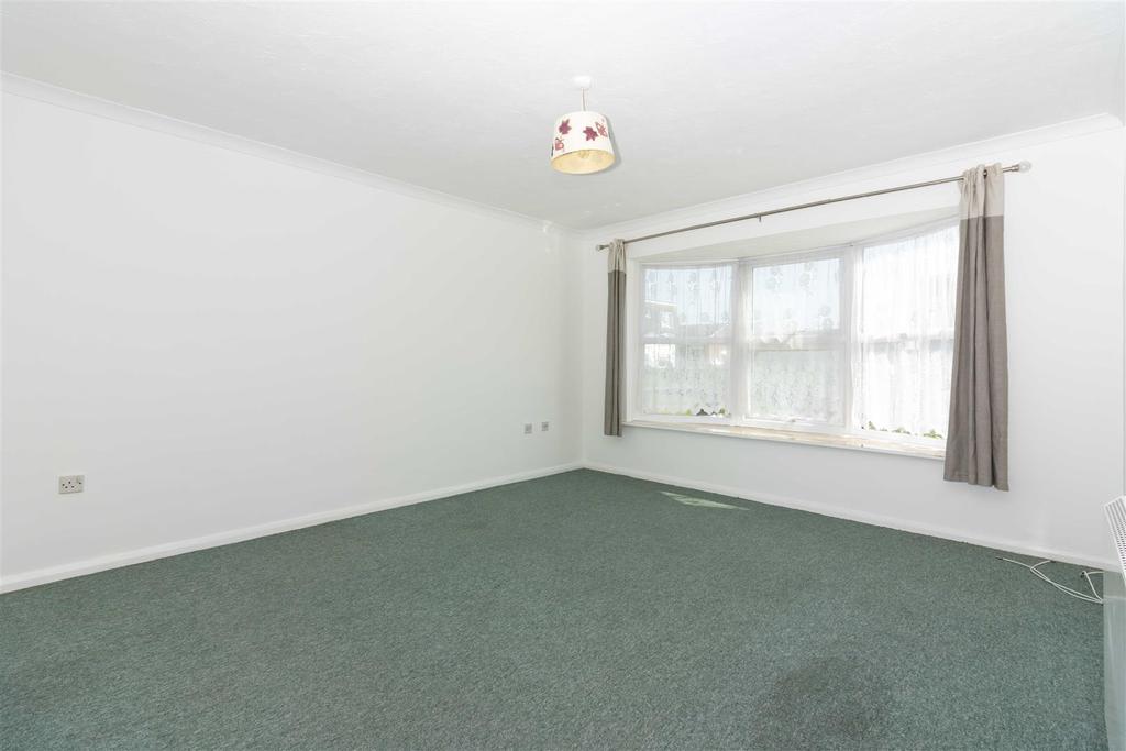 Westlake Gardens, Worthing 2 bed apartment £895 pcm (£207 pw)