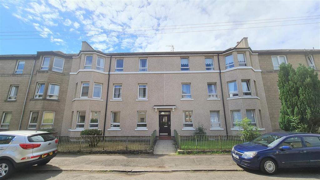 Salen Street, Craigton, Glasgow 3 bed apartment £775 pcm (£179 pw)