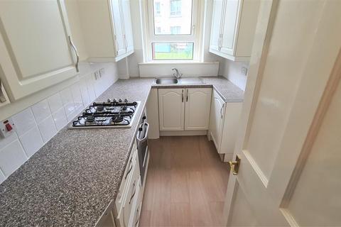 3 bedroom apartment to rent, Salen Street, Craigton, Glasgow