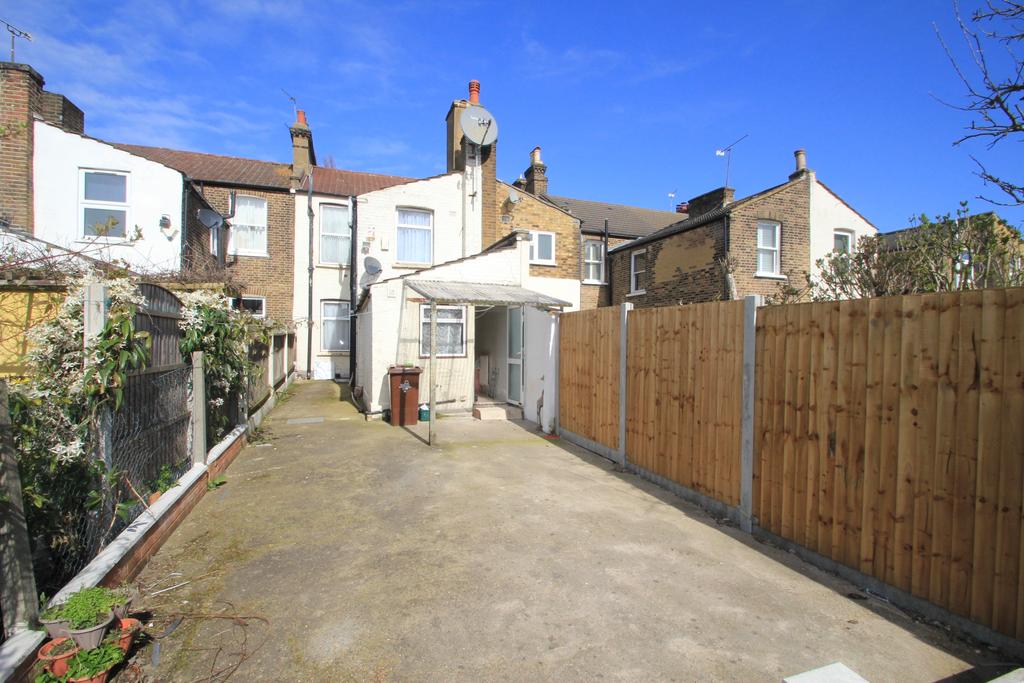 Lister Road, Leytonstone, London 3 bed terraced house £1,650 pcm (£