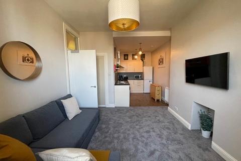 3 bedroom flat to rent - Maryfield, Abbeyhill, Edinburgh, EH7