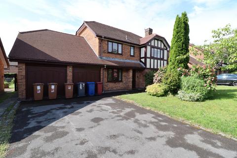 5 bedroom detached house to rent, The Brambles, Beardwood, Blackburn, BB2