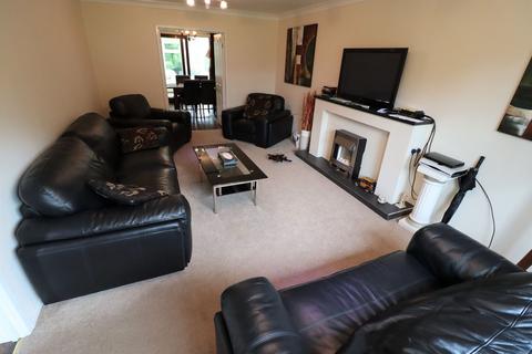 5 bedroom detached house to rent, The Brambles, Beardwood, Blackburn, BB2