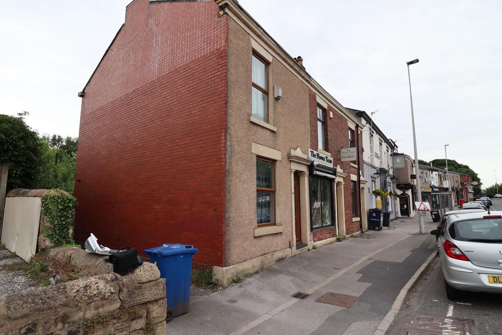 Preston Old Road, Cherry Tree, Blackburn, BB2 2 bed terraced house £