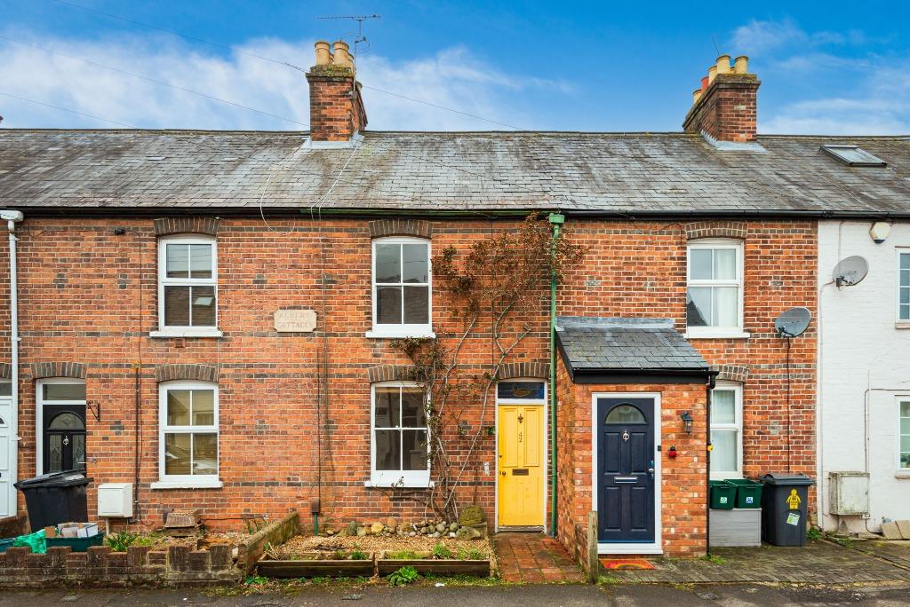 Jubilee Road, Newbury, RG14 2 bed terraced house £1,100 pcm (£254 pw)