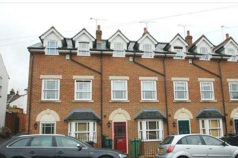 3 bedroom terraced house to rent, Albion Road, St Albans, AL1