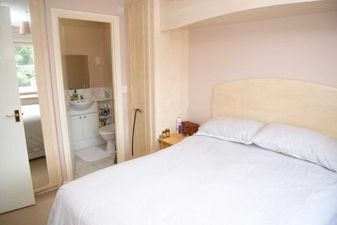 9 Bellarmine Close, London, SE28 0JG