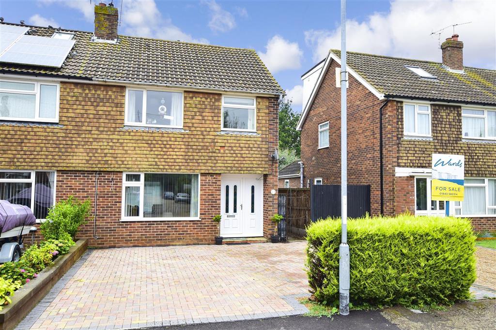 St. Catherines Grove, Manston, Ramsgate, Kent 3 bed semidetached house