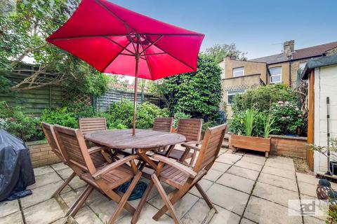3 Cary Road, London, E11 3LG