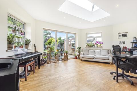 8 Ardmore Avenue, Guildford, GU2 9NJ