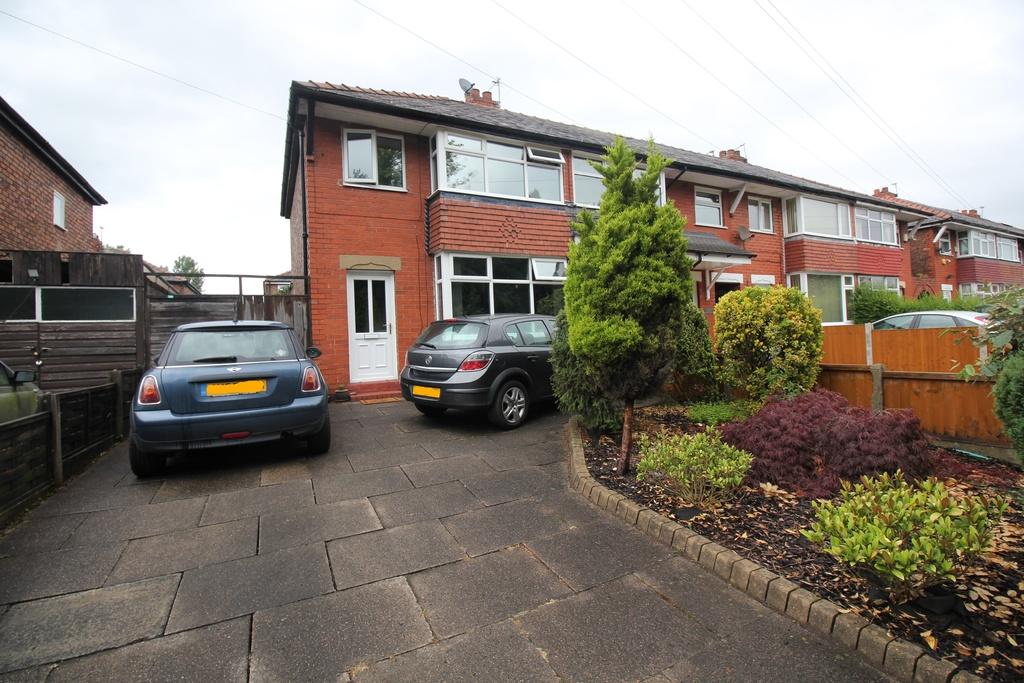 Broadway Davyhulme 3 bed end of terrace house £215,000