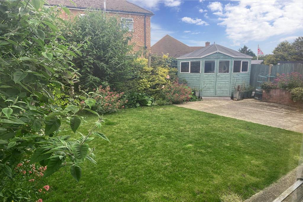 Pinewood Close, Ramsgate, Kent 2 bed semidetached bungalow £265,000