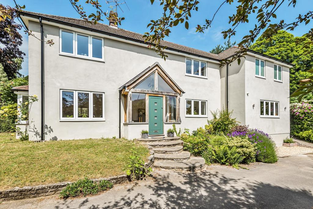 Burnt Hill Road, Wrecclesham, Farnham, GU10 4 bed detached house £975,000