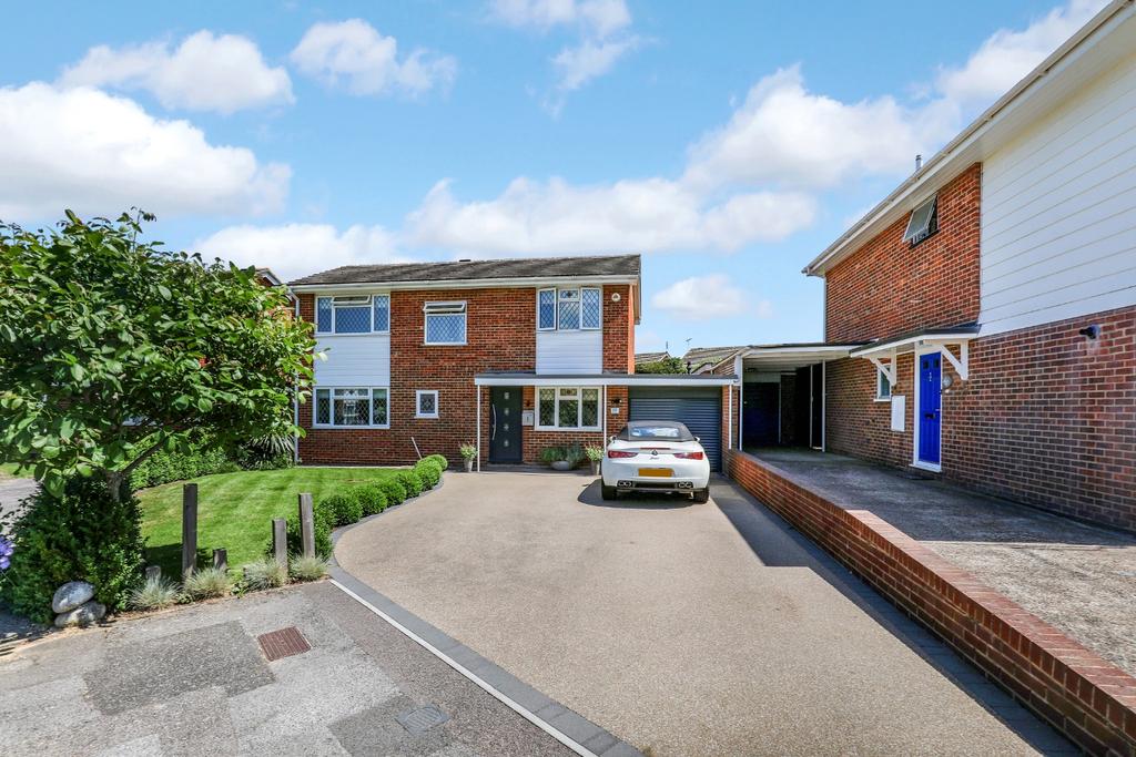 Farm Crescent, Sittingbourne, Kent, ME10 4 bed detached house £500,000