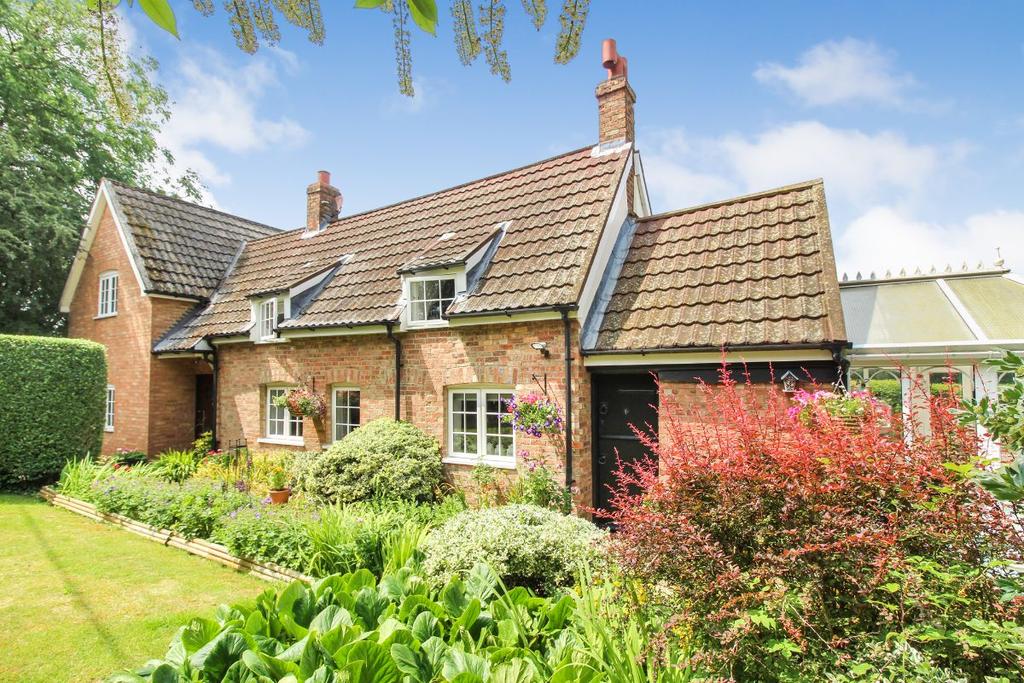 Keysoe Row East, Keysoe, Bedford 4 bed cottage £600,000