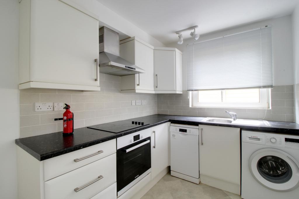 Apartment in Croydon - View 4