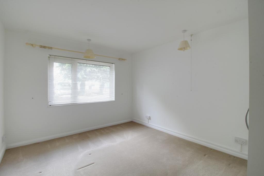 Apartment in Croydon - View 5
