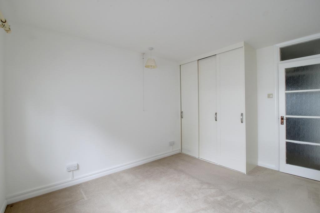 Apartment in Croydon - More