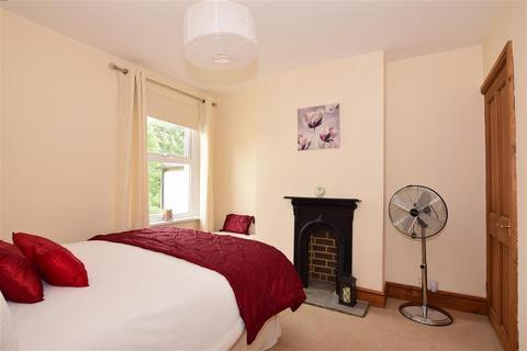 7 Vale Road, Northfleet, Gravesend, DA11 9RE