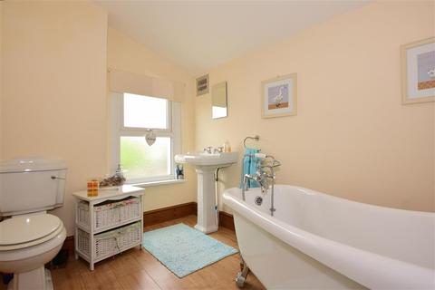 7 Vale Road, Northfleet, Gravesend, DA11 9RE