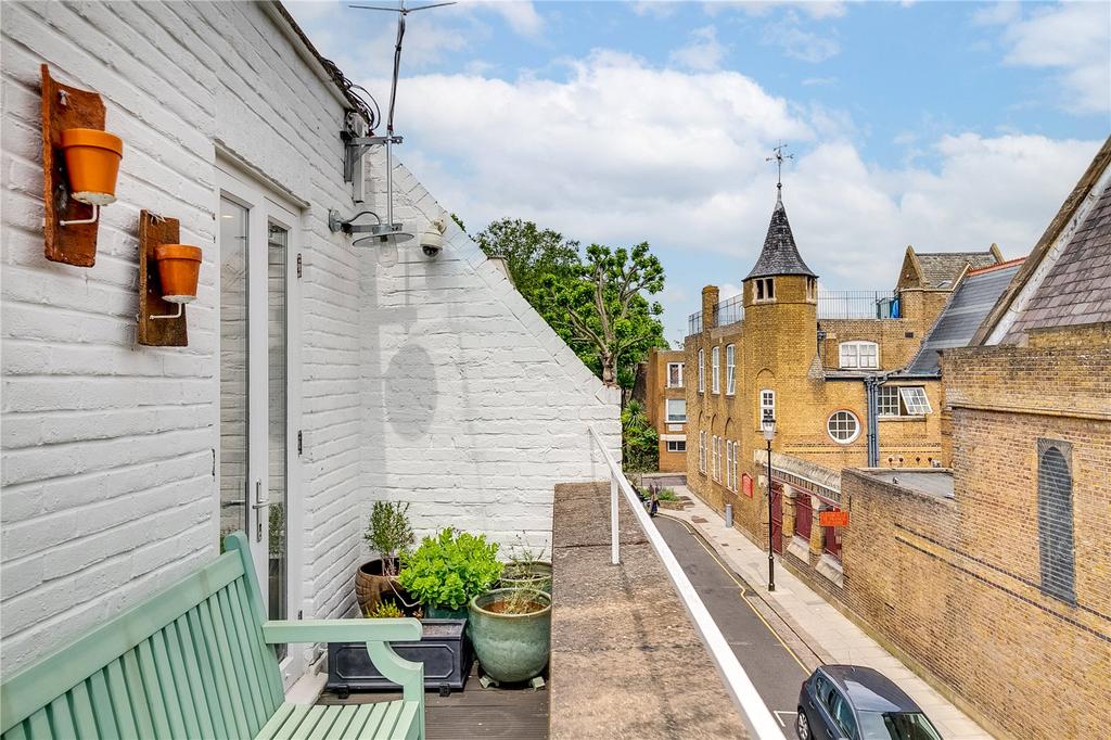 Pottery Lane, Holland Park, London 2 bed terraced house £1,650,000