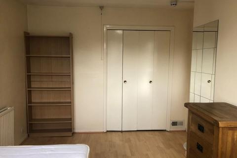 undefined, Beaulieu Close, London, SE5