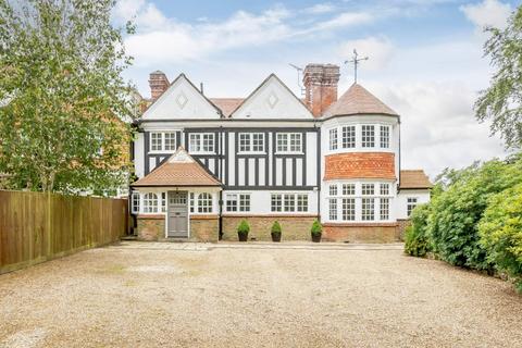 Grays Lodge Highercombe Road, Haslemere, GU27 2LQ