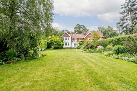 Grays Lodge Highercombe Road, Haslemere, GU27 2LQ