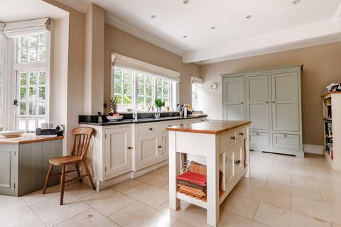 Grays Lodge Highercombe Road, Haslemere, GU27 2LQ