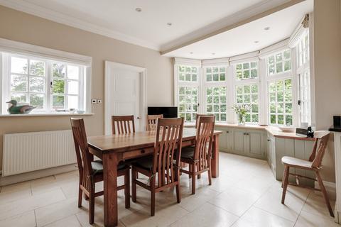 Grays Lodge Highercombe Road, Haslemere, GU27 2LQ