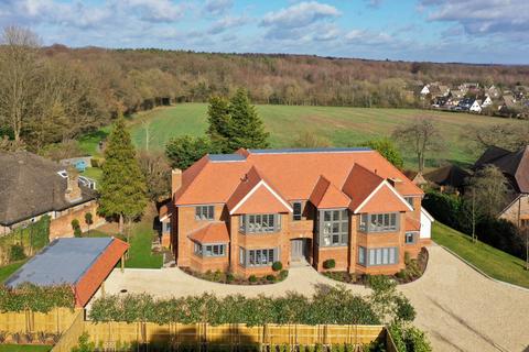 3 bedroom penthouse to rent, Flat 4 Sandleswood, Knotty Green, Beaconsfield, Buckinghamshire