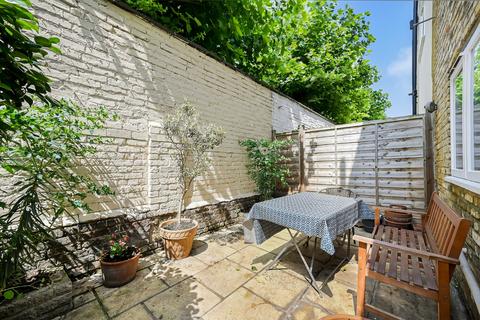 4 bedroom terraced house to rent, Bronsart Road, London