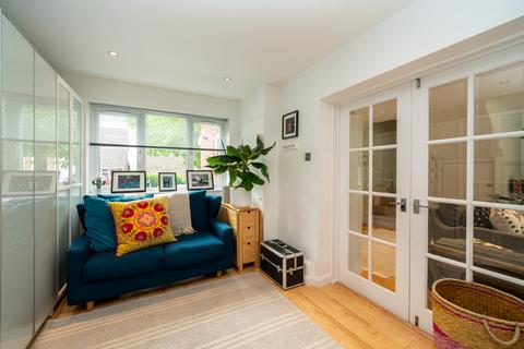 7 Beckets Square, Berkhamsted, HP4 1BZ