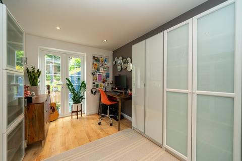 7 Beckets Square, Berkhamsted, HP4 1BZ