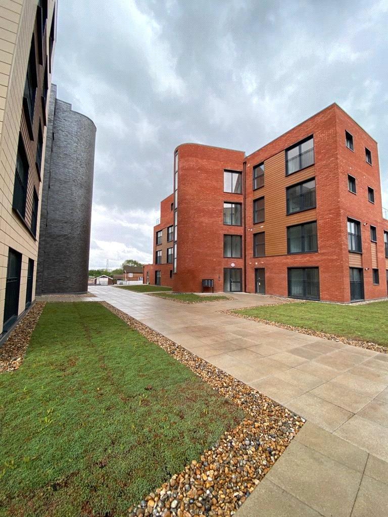 Colnbrook By Pass, Langley, Slough, SL3 1 bed apartment £950 pcm (£