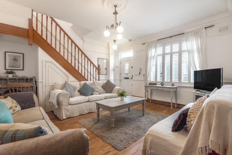 Quill Lane West Putney SW15 2 bed house £2,150 pcm (£496 pw)