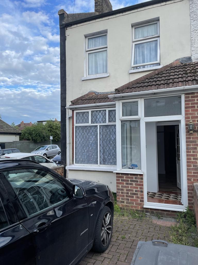 Pears Road Hounslow Middlesex Tw3 3 Bed End Of Terrace House £499 000