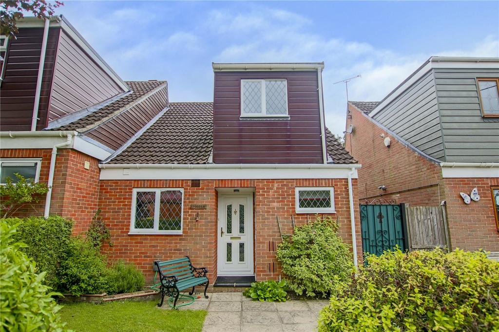 Foxley Lane, Binfield, Bracknell, RG42 3 bed end of terrace house £