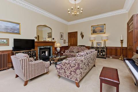 3 Douglas Gardens, Edinburgh, EH4 3DA