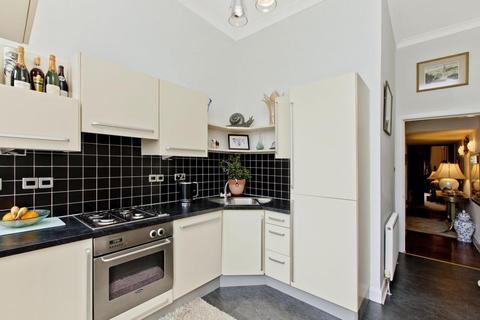 3 Douglas Gardens, Edinburgh, EH4 3DA