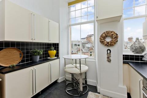 3 Douglas Gardens, Edinburgh, EH4 3DA