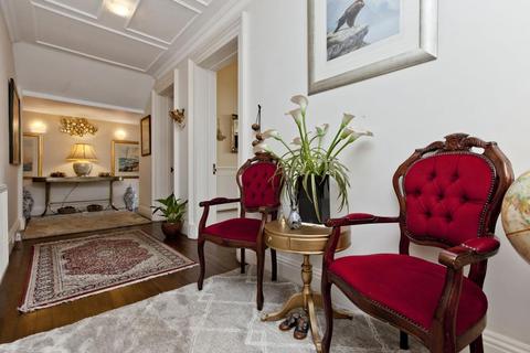 3 Douglas Gardens, Edinburgh, EH4 3DA