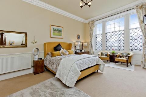 3 Douglas Gardens, Edinburgh, EH4 3DA