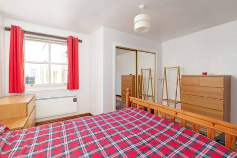 17/52 Johns Place, Edinburgh, EH6 7EN