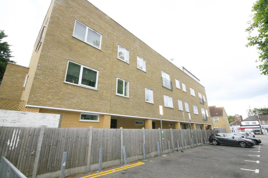 Harrow Court, 99 John Burns Drive... 1 bed apartment £1,100 pcm (£254 pw)