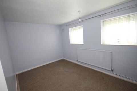 2 bedroom flat to rent, Whipperley Way, Luton, LU1