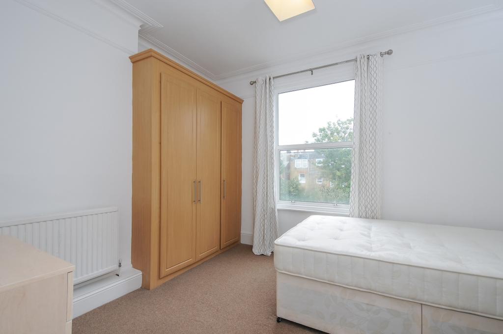 Streathbourne Road Balham SW17 3 bed flat £2,200 pcm (£508 pw)