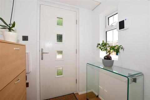 30 Aperdele Road, Leatherhead, KT22 7QT