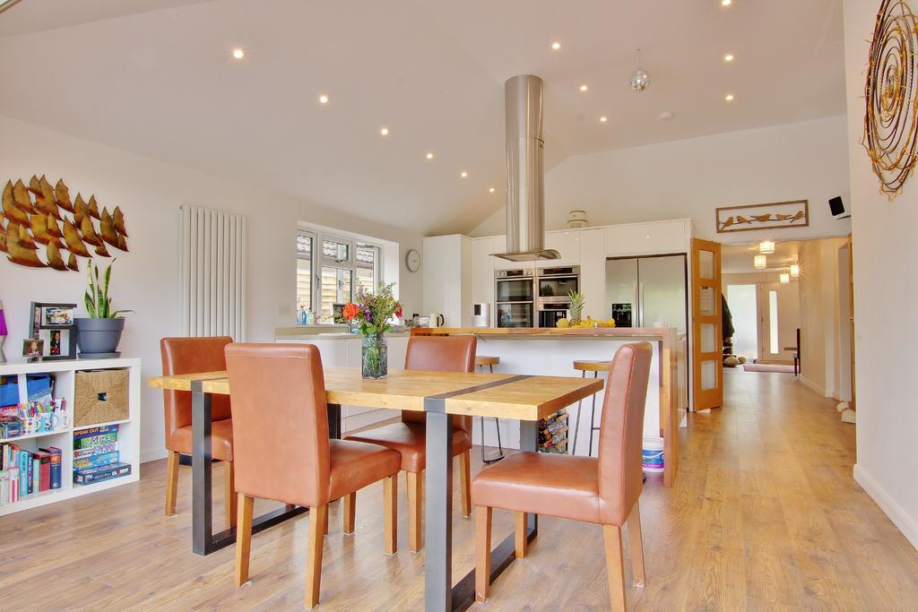 Woodley Lane, Romsey 4 bed detached bungalow £725,000